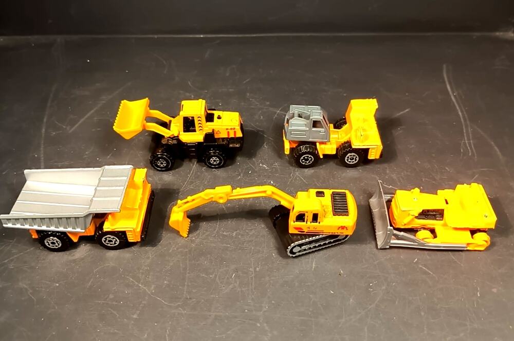 1809.  Mini Heavy Construction Equipment Matchbox Toys Set of 5
